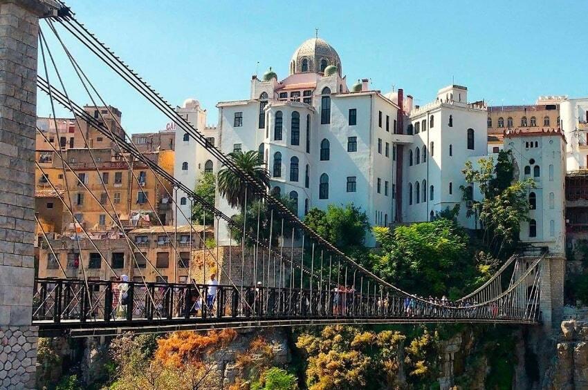 Constantine à votre portée : Un mini guide touristique incontournable