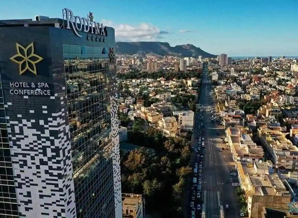 Oran, Hotels & Restaurants